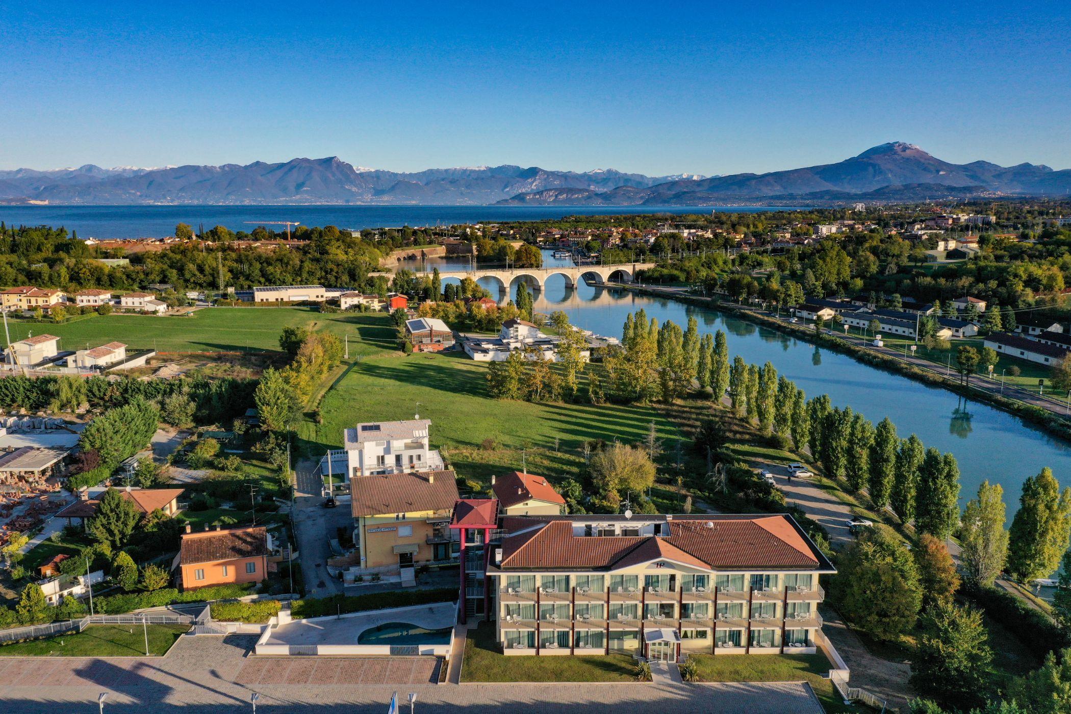 Hotel Rivus Peschiera del Garda Exterior photo