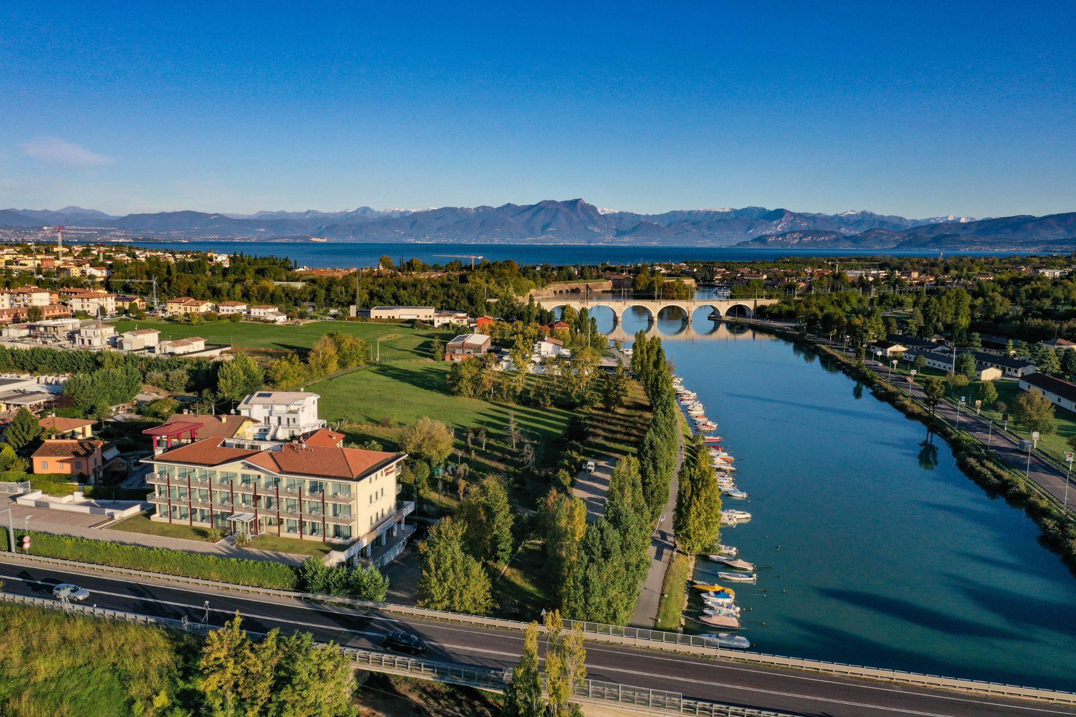 Hotel Rivus Peschiera del Garda Exterior photo